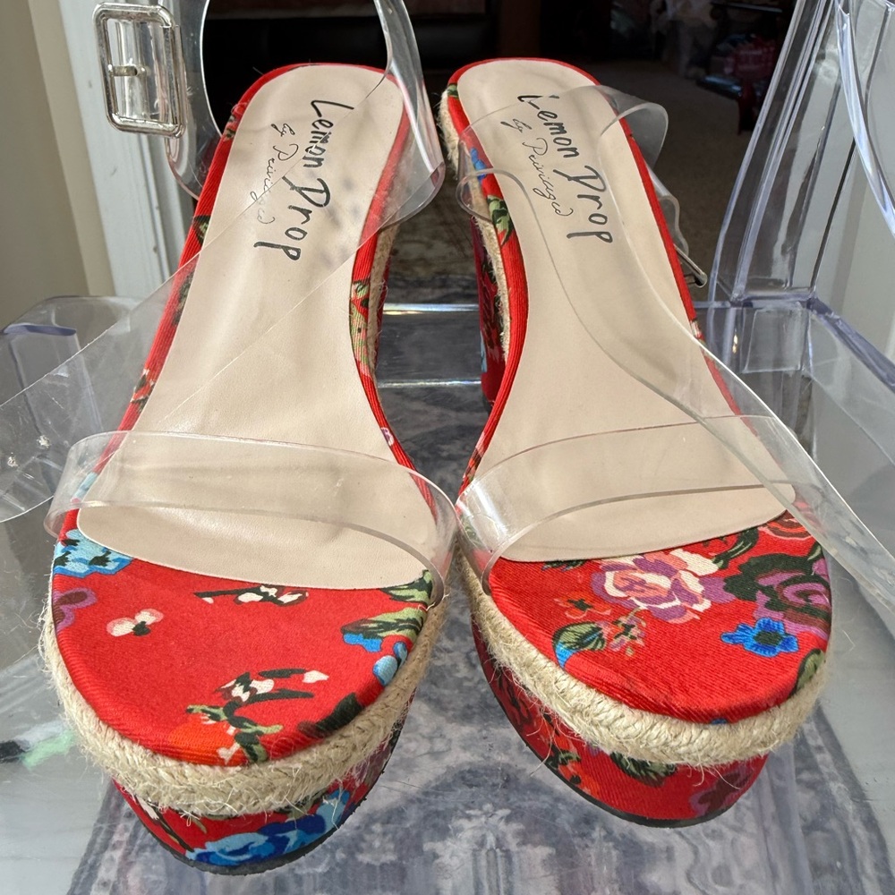 Cherry 🍒 Red Privileged Red Floral Wedge Sandals size 6 - Picture 4 of 14